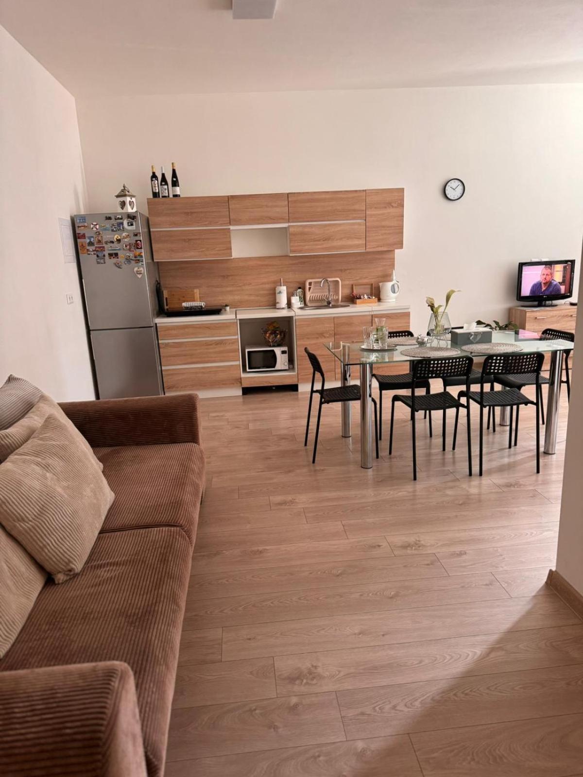 Apartman Ruza 루좀베로크 외부 사진